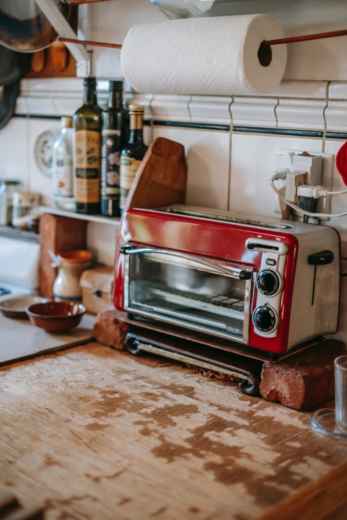 Toaster-oven-on-table-in-kitchen