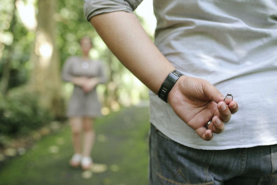 person-holding-ring