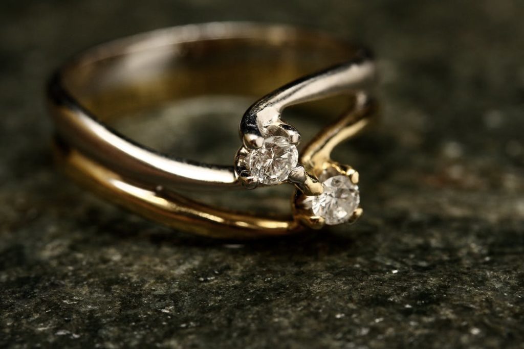 a picture of a ring with diamonds 