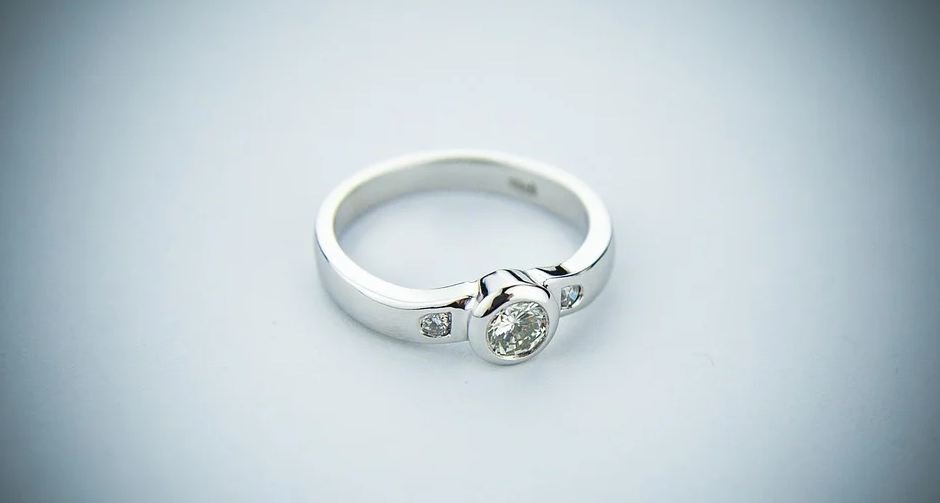a silver engagement ring