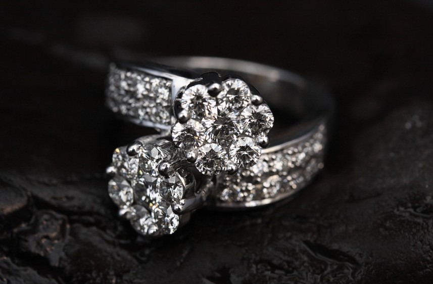 engagement ring, with silver shank, and with floral-shaped head filled with diamonds
