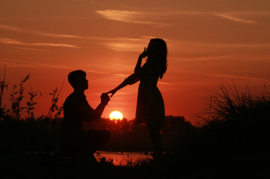 couple-love-sunset