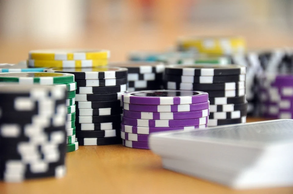 5 Different Pros Of Land-Based Casinos And Online Casinos
